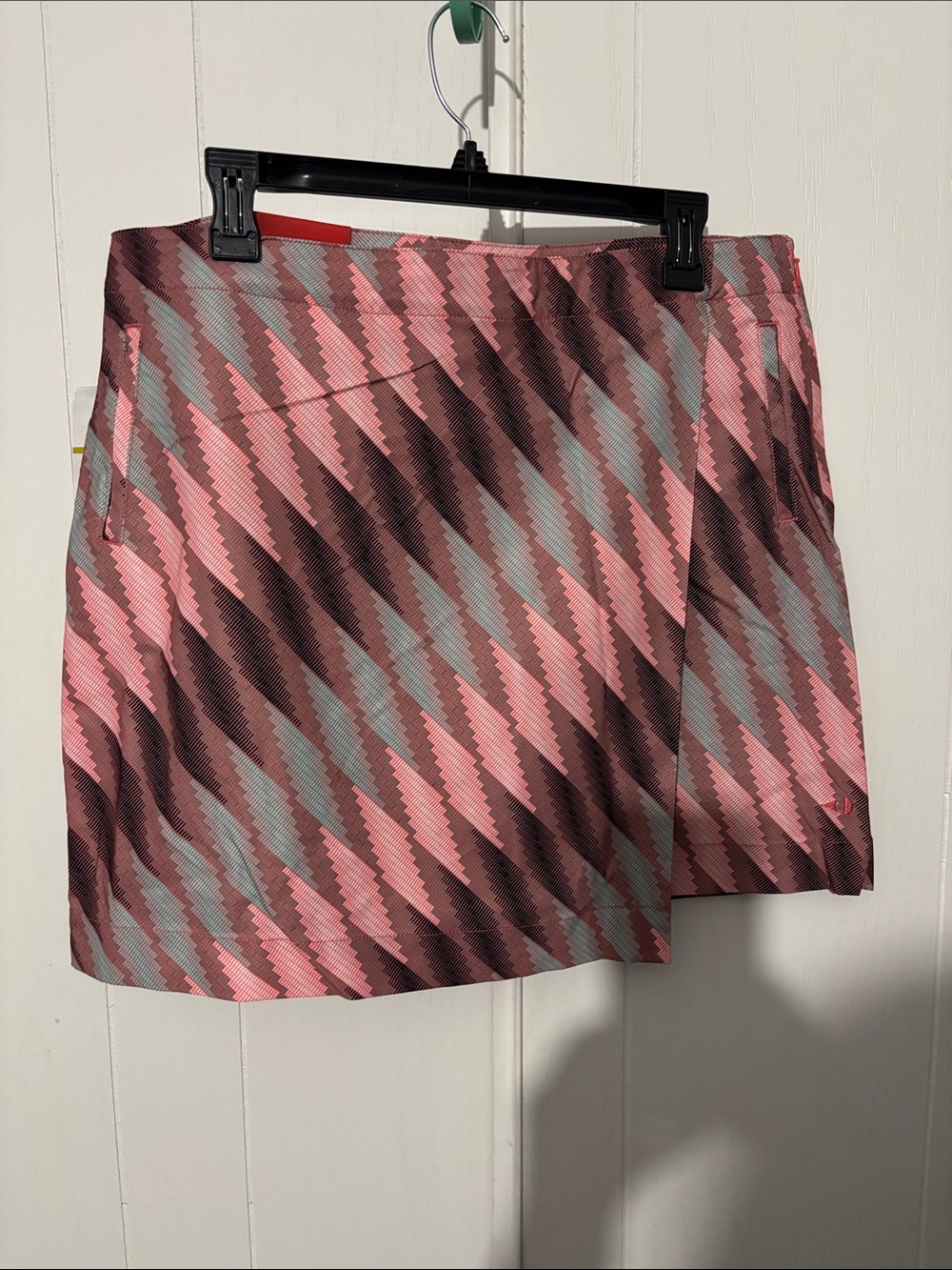 Grand Slam Pink and Gray Diagonal Print Skort